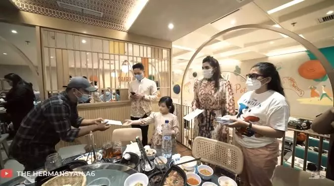 Ashanty lepas rindu dengan anak angkat © 2021 brilio.net