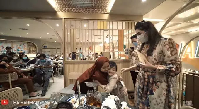 Ashanty lepas rindu dengan anak angkat © 2021 brilio.net