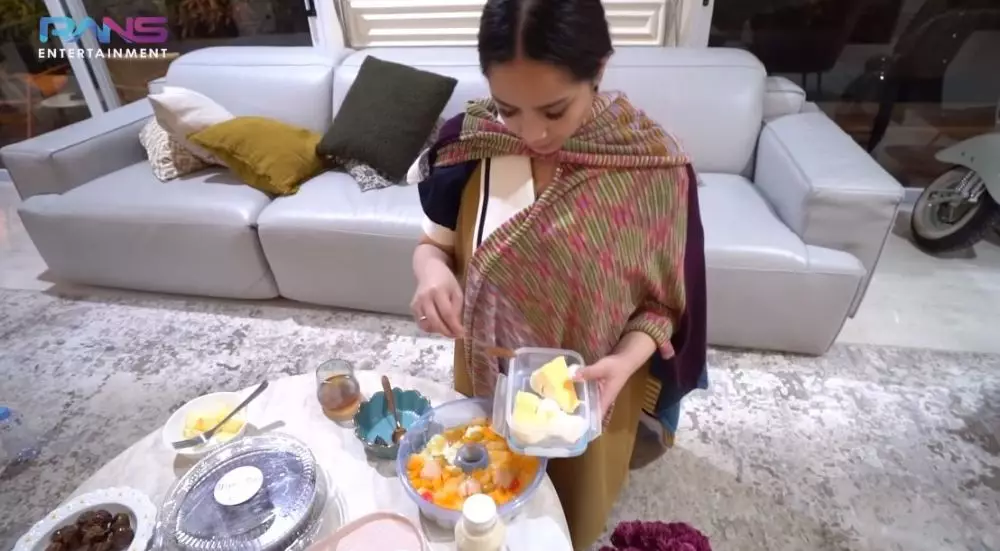Nagita masak sahur dan buka puasa © YouTube