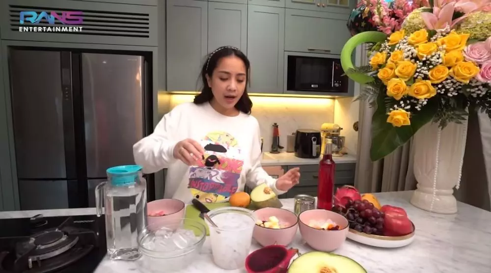 Nagita masak sahur dan buka puasa © YouTube