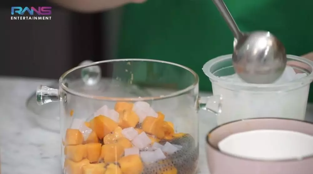 Nagita masak sahur dan buka puasa © YouTube