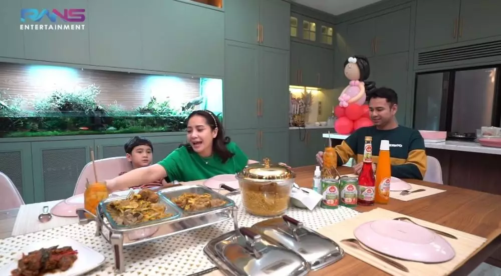 Nagita masak sahur dan buka puasa © YouTube