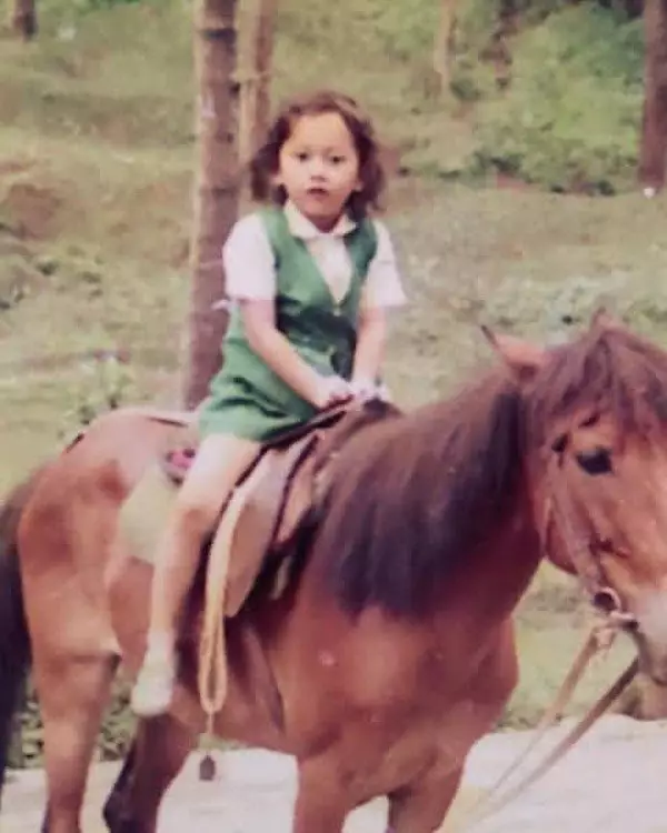 Potret masa kecil penyanyi cantik Instagram