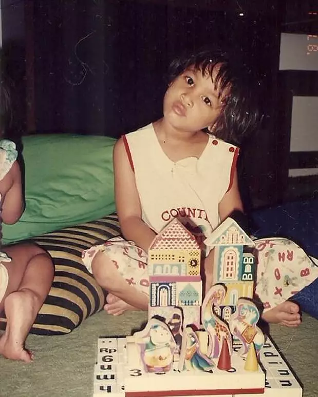 Potret masa kecil penyanyi cantik Instagram