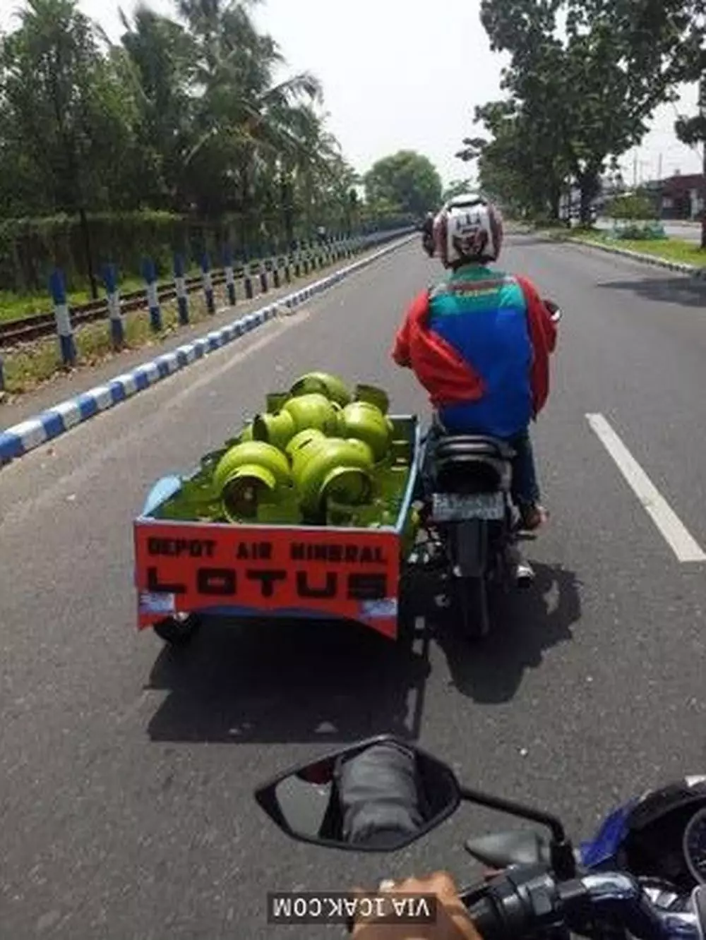 Cara promosi depot air minum © berbagai sumber Cara promosi depot air minum © berbagai sumber