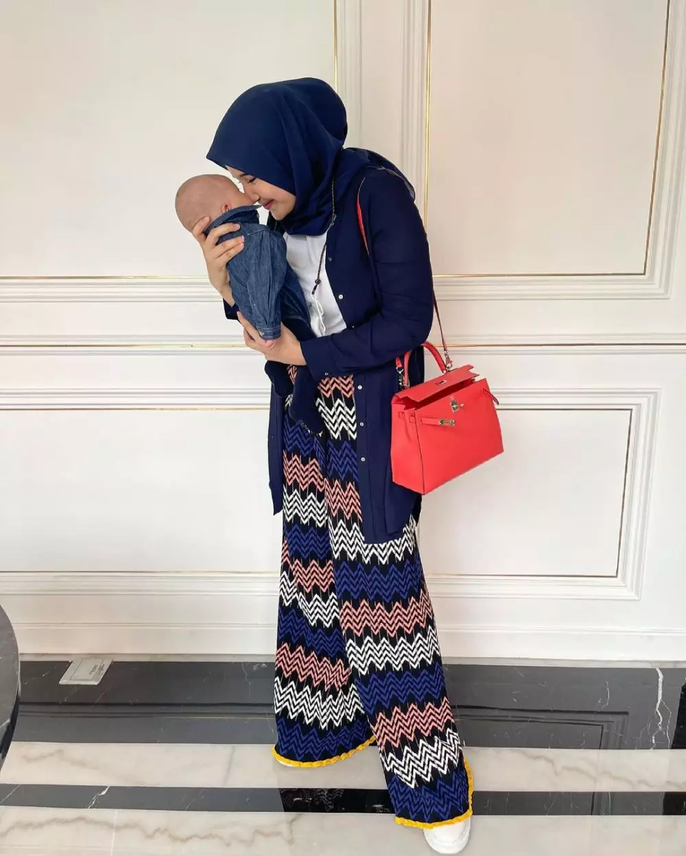 Gaya OOTD 10 seleb dengan anak pertama Instagram © 2021 brilio.net