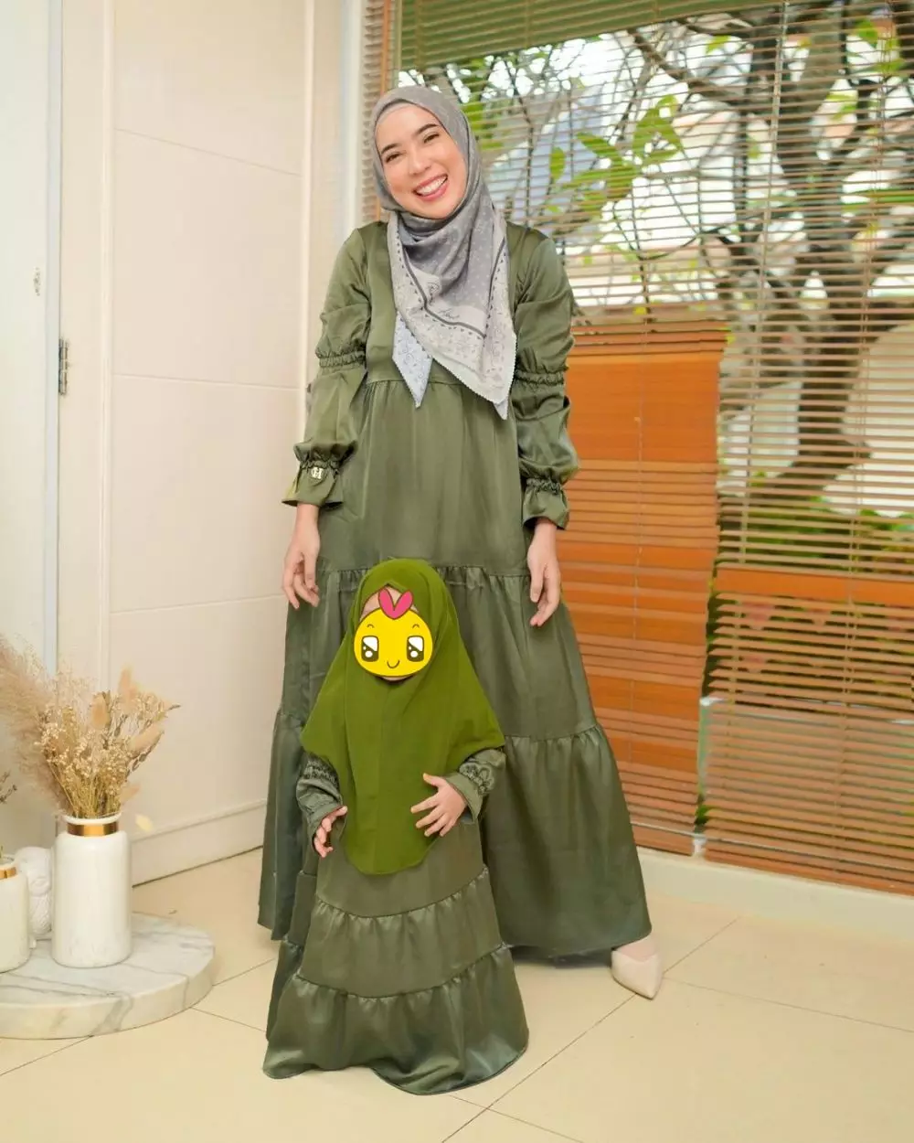 Gaya OOTD 10 seleb dengan anak pertama Instagram © 2021 brilio.net