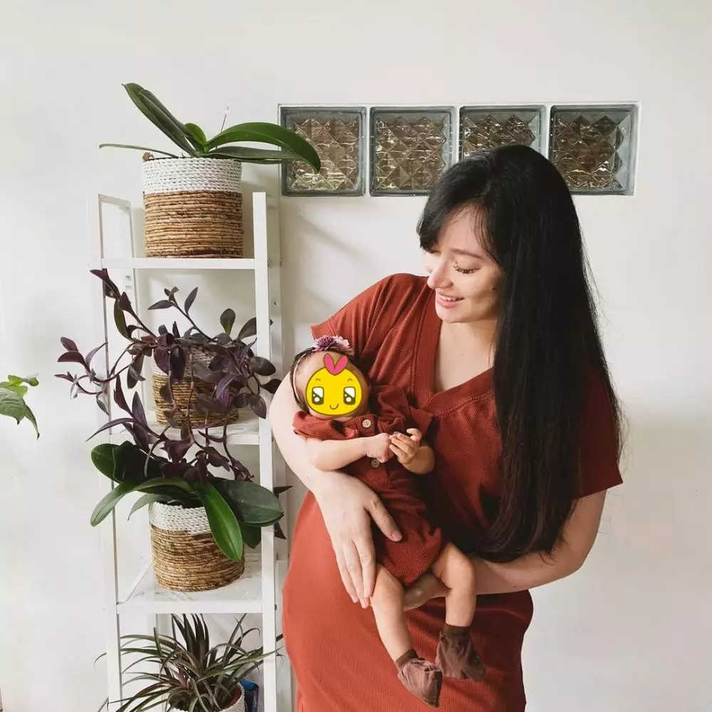 Gaya OOTD 10 seleb dengan anak pertama Instagram © 2021 brilio.net