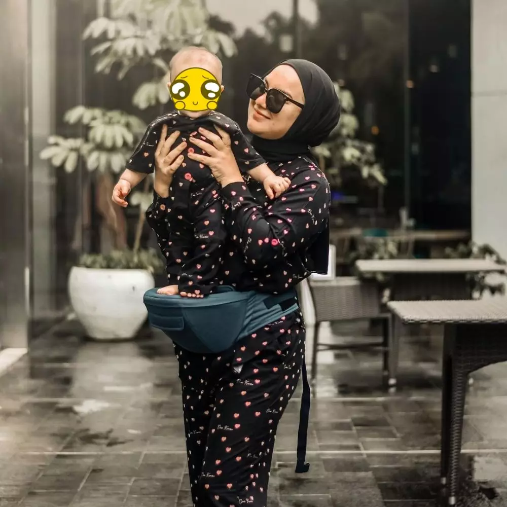 Gaya OOTD 10 seleb dengan anak pertama Instagram © 2021 brilio.net