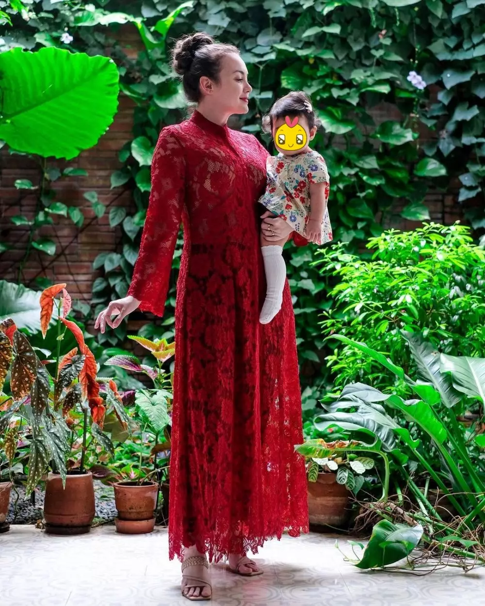 Gaya OOTD 10 seleb dengan anak pertama Instagram © 2021 brilio.net