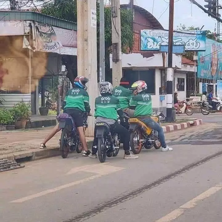 Kelakuan lucu driver ojekonline © berbagai sumber