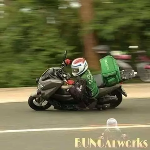 Kelakuan lucu driver ojekonline © berbagai sumber