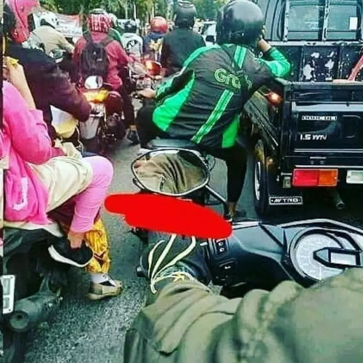 Kelakuan lucu driver ojekonline © berbagai sumber