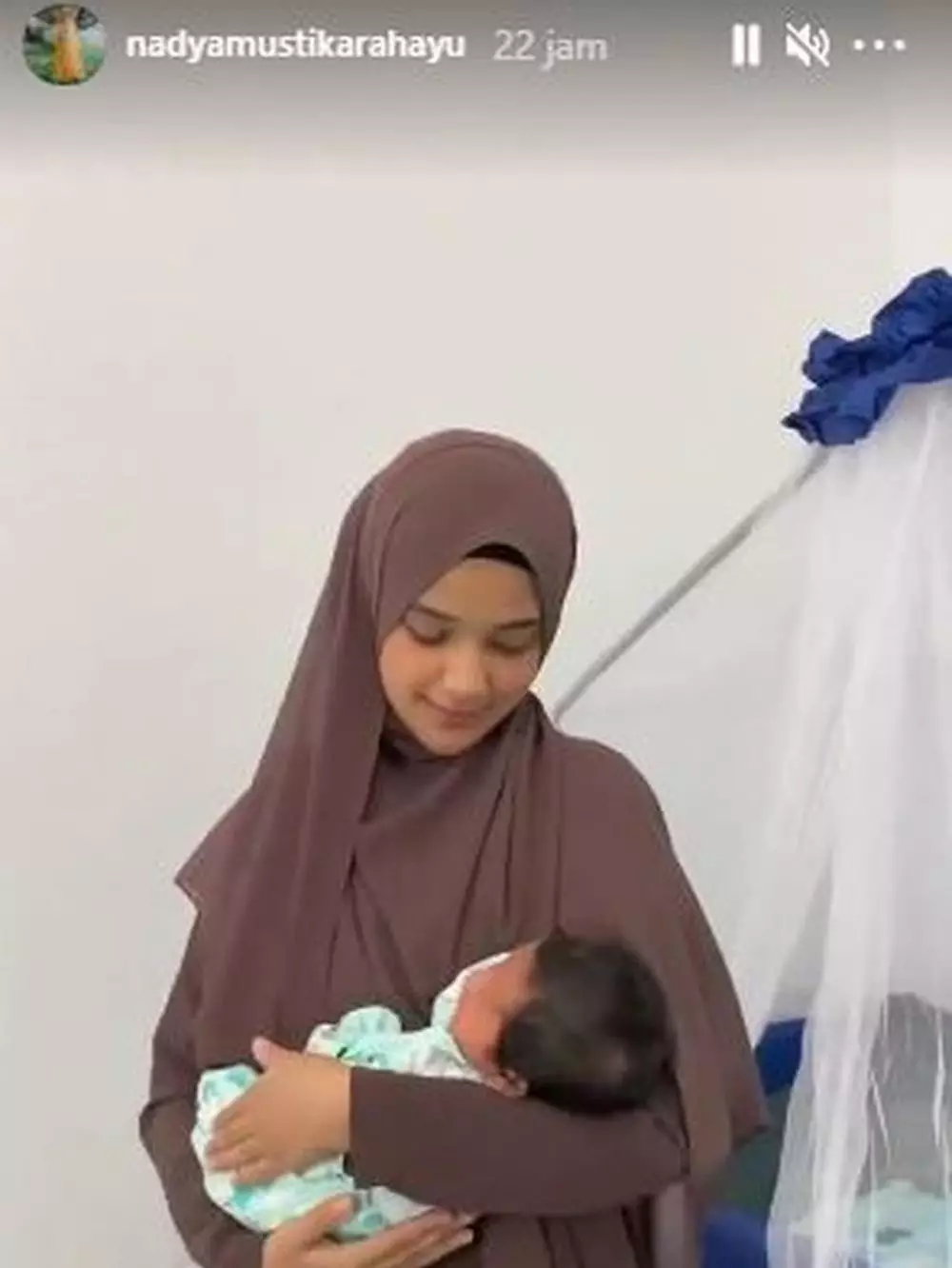 nadya momong anak perdana Berbagai sumber