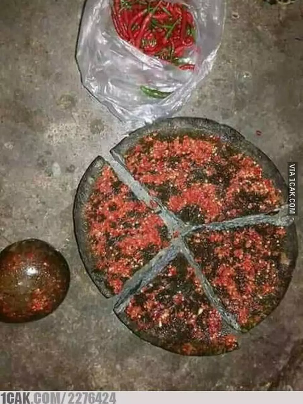 pizza nyeleneh abis Berbagai sumber