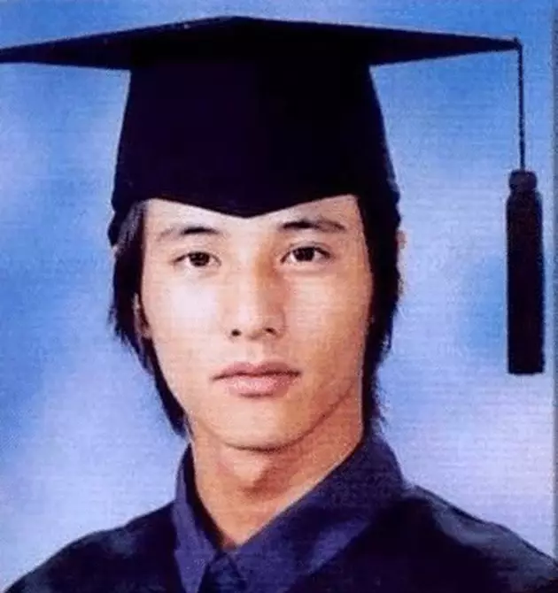potret lawas aktor Korea pakai toga dari berbagai sumber potret lawas aktor Korea pakai toga dari berbagai sumber