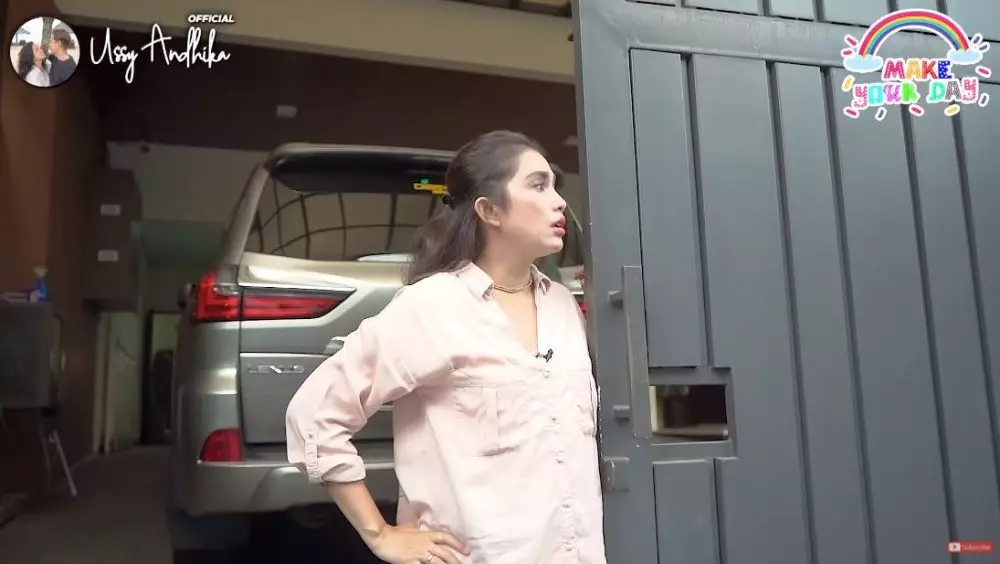 Ussy borong bakso © YouTube