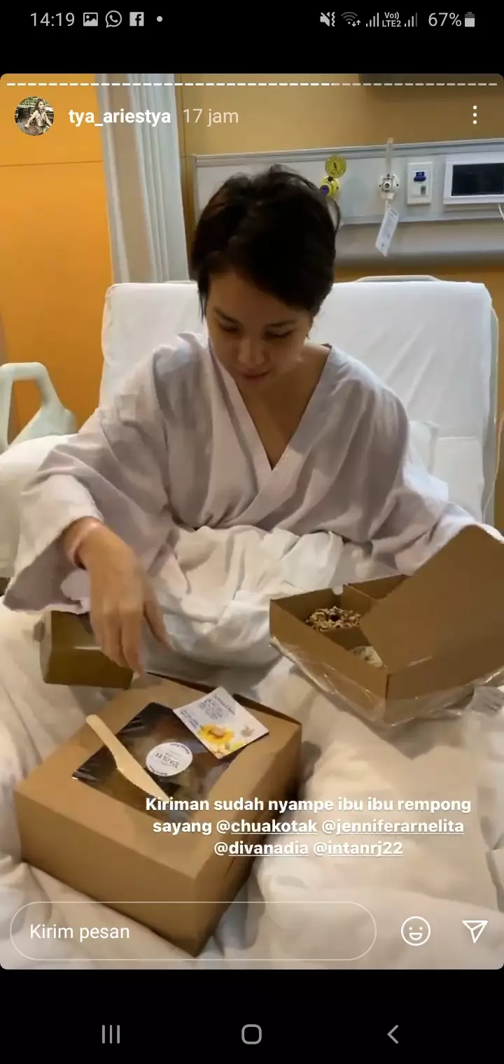 Momen Tya Ariestya dan anaknya © Instagram/@tya_ariestya