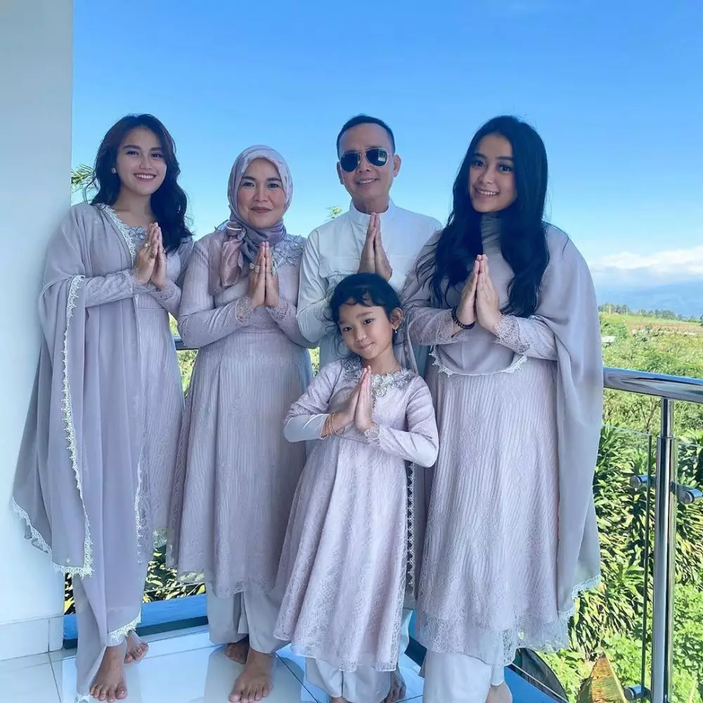 Inspirasi baju lebaran keluarga seleb Instagram