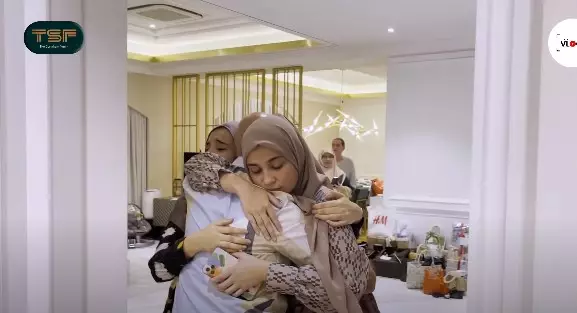 Momen Mark Sungkar temui anak Zaskia Sungkar © YouTube