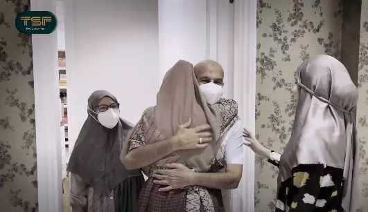 Momen Mark Sungkar temui anak Zaskia Sungkar © YouTube