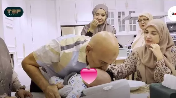 Momen Mark Sungkar temui anak Zaskia Sungkar © YouTube