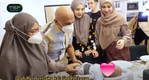 Momen Mark Sungkar temui anak Zaskia Sungkar © YouTube