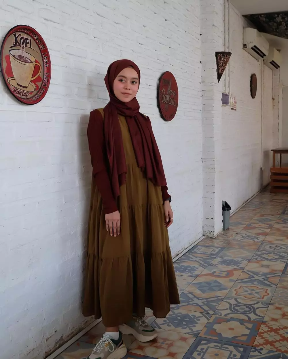 Beda gaya Lesty Kejora dan Nadya Mustika dengan gamis © Instagram