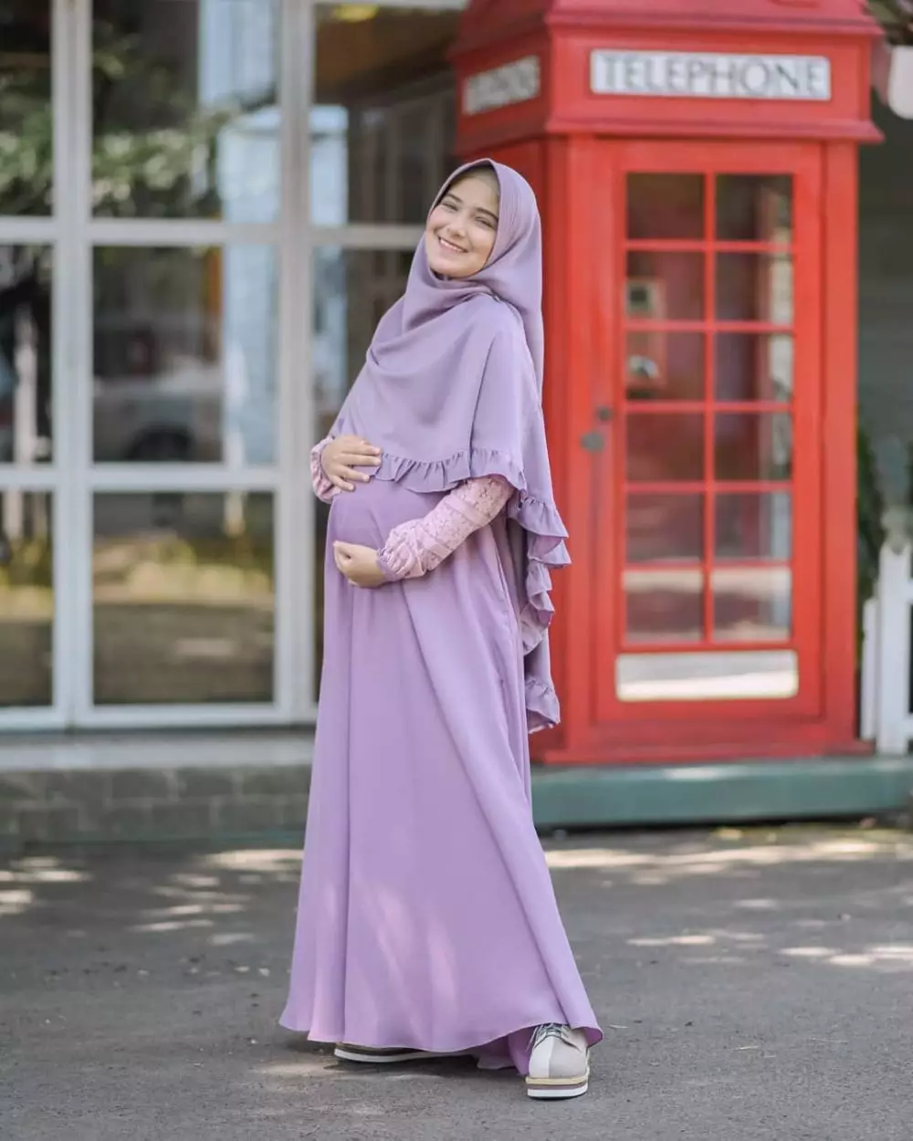 Beda gaya Lesty Kejora dan Nadya Mustika dengan gamis © Instagram