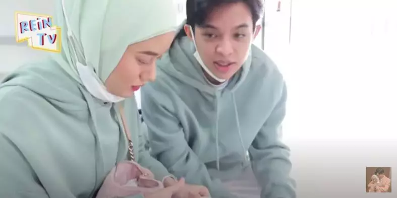 Momen selebriti cek kandungan © berbagai sumber