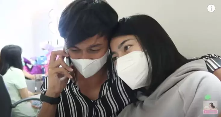 Momen selebriti cek kandungan © berbagai sumber