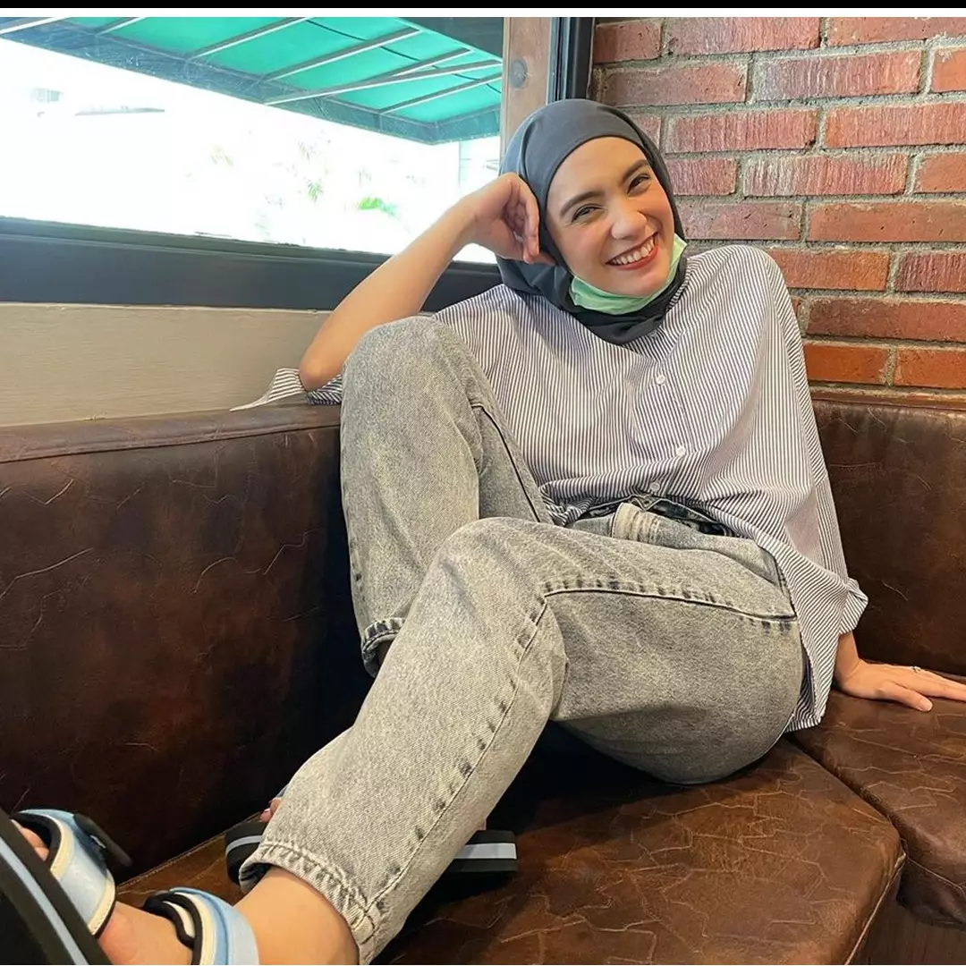 10 Beda gaya Amanda Manopo &amp; Putri Anne di keseharian, stylish banget