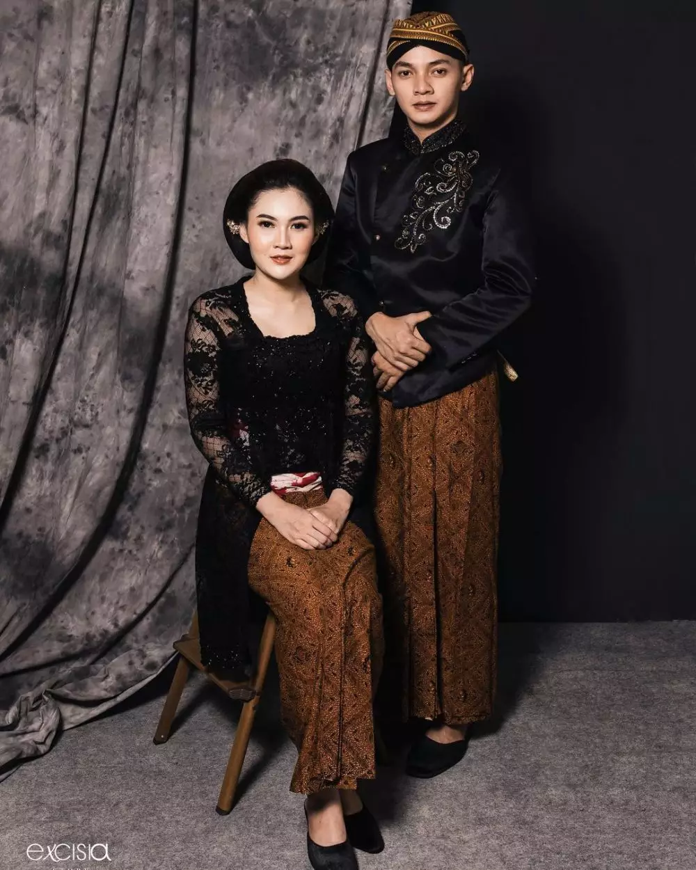 Nella & Happy pakai kebaya © 2021 berbagai sumber