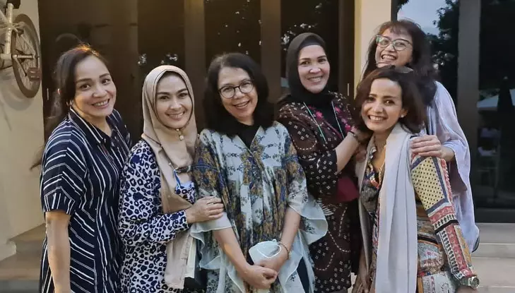 penyanyi saat kenakan hijab © 2021 brilio.net