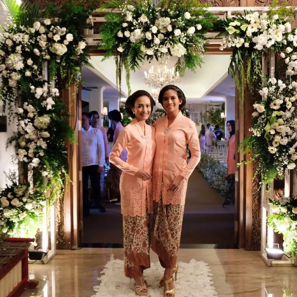 gaya kondangan puteri indonesia © Instagram gaya kondangan puteri indonesia © Instagram