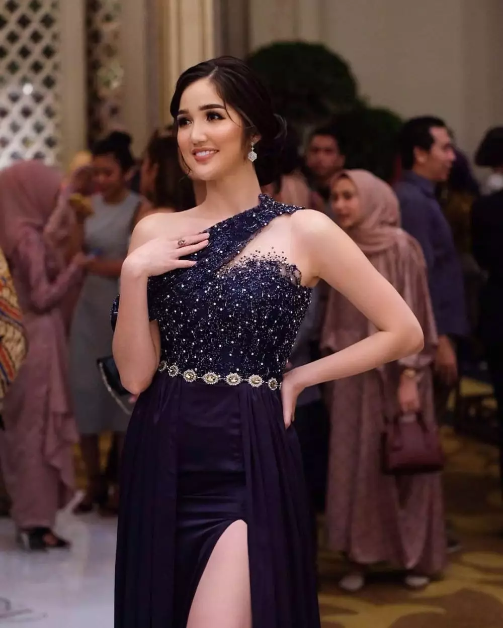 gaya kondangan puteri indonesia © Instagram gaya kondangan puteri indonesia © Instagram