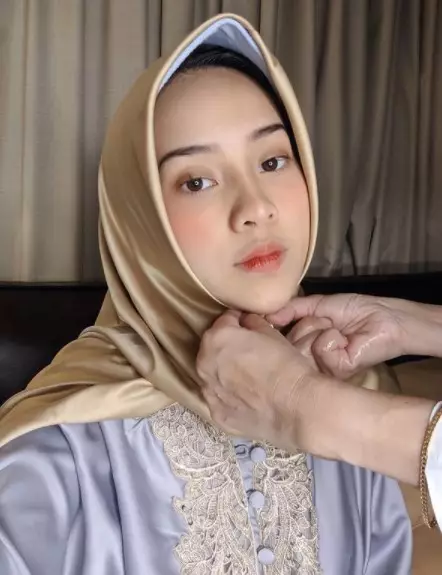 Potret Anya Geraldine dengan busana muslim © Instagram/@anyageraldine Potret Anya Geraldine dengan busana muslim © Instagram/@anyageraldine