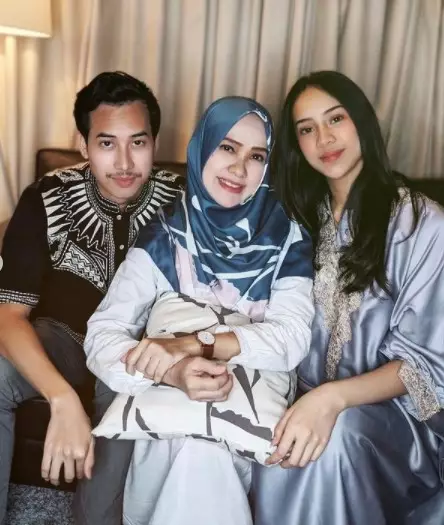 Potret Anya Geraldine dengan busana muslim © Instagram/@anyageraldine Potret Anya Geraldine dengan busana muslim © Instagram/@anyageraldine