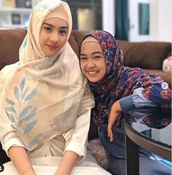 Potret Anya Geraldine dengan busana muslim © Instagram/@anyageraldine Potret Anya Geraldine dengan busana muslim © Instagram/@anyageraldine