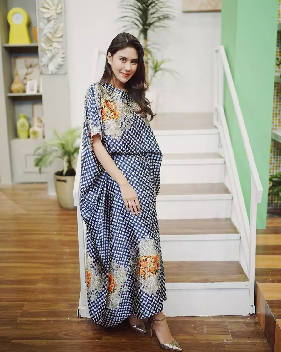 pesinetron pakai kaftan © instagram