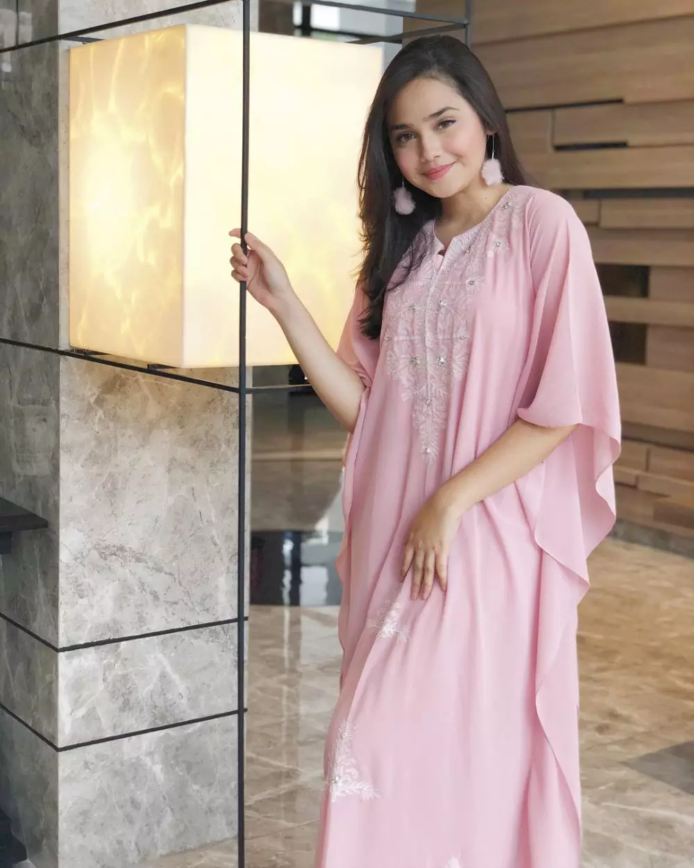 pesinetron pakai kaftan © instagram