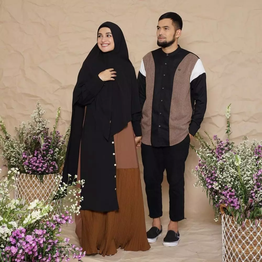 Potret pasangan seleb dengan busana muslim © Instagram