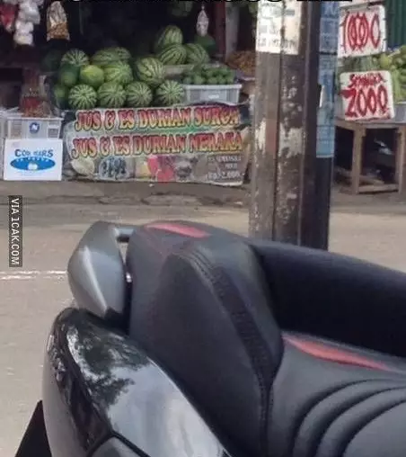 penjual buah promosikan dagangan © berbagai sumber penjual buah promosikan dagangan © berbagai sumber