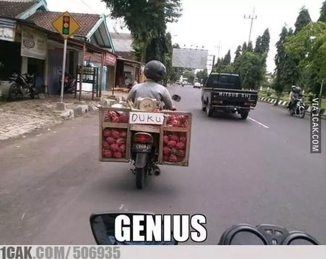 penjual buah promosikan dagangan © berbagai sumber penjual buah promosikan dagangan © berbagai sumber