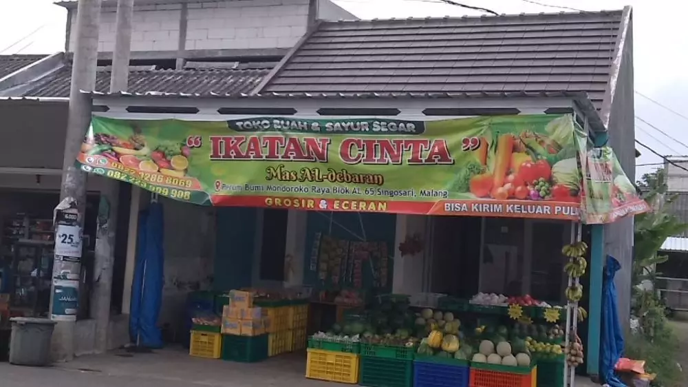 penjual buah promosikan dagangan © berbagai sumber penjual buah promosikan dagangan © berbagai sumber