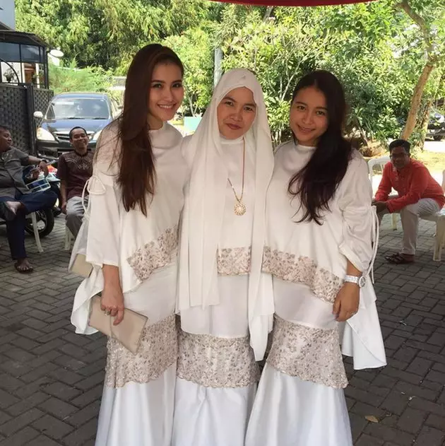 baju lebaran Ayu Ting Ting © Instagram baju lebaran Ayu Ting Ting © Instagram