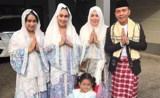 baju lebaran Ayu Ting Ting © Instagram baju lebaran Ayu Ting Ting © Instagram