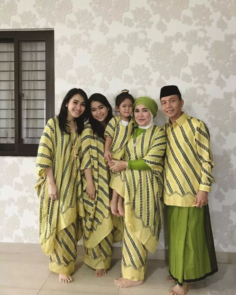 baju lebaran Ayu Ting Ting © Instagram baju lebaran Ayu Ting Ting © Instagram