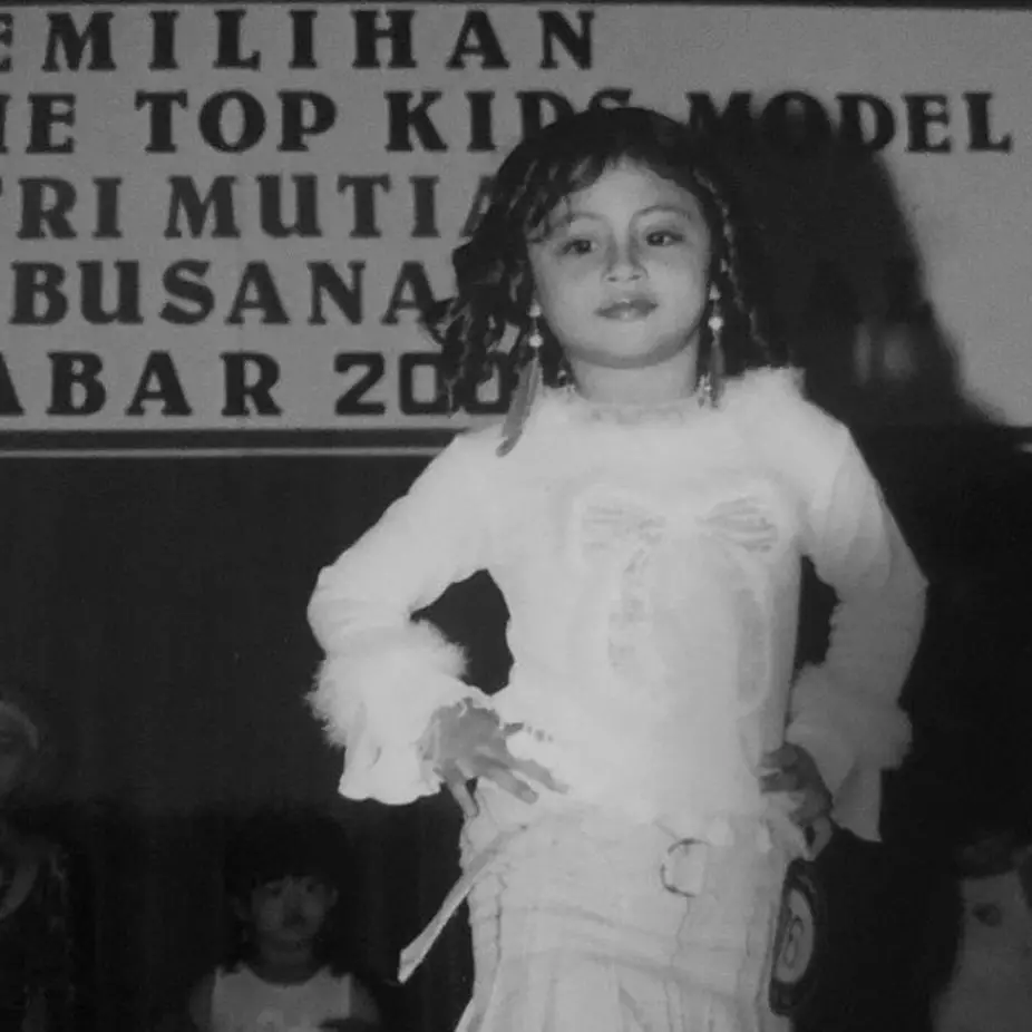 Potret 6 seleb catwalk saat masih kecil, aura bintangnya terpancar