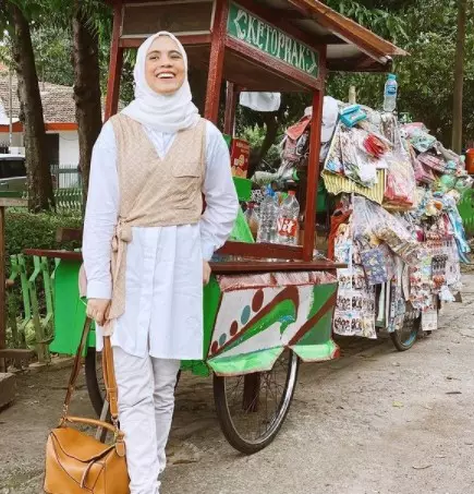 Gaya outfit Nycta Gina di keseharian © Instagramm/@missnyctagina